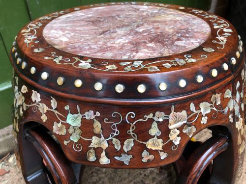 LATE C19TH CHINESE QING DYNASTY CARVED HONGMU AND MOTHEROFPEARL INLAID BARREL OR DRUMSHAPED TABLE - ADDITIONAL PHOTO 9
