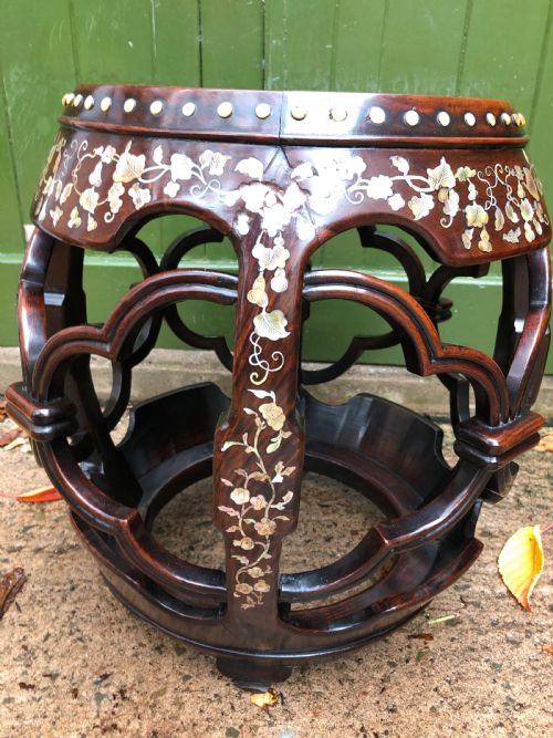 LATE C19TH CHINESE QING DYNASTY CARVED HONGMU AND MOTHEROFPEARL INLAID BARREL OR DRUMSHAPED TABLE - ADDITIONAL PHOTO 10