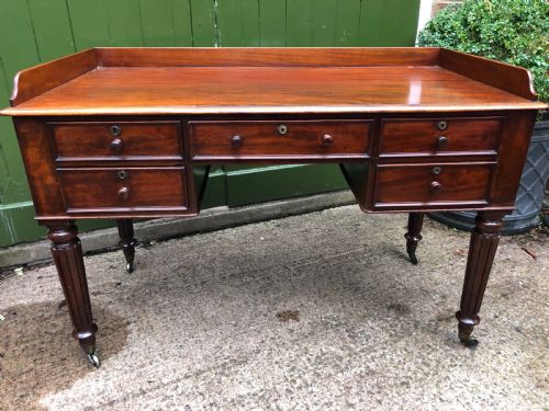 Early C19th George IV Period Mahogany Kneehole Writing Table in the Manner of Gillows of Lancaster and London.