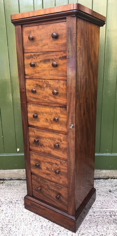 fig 1. Early C19th Regency period mahogany seven-drawer ‘Wellington’ chest .