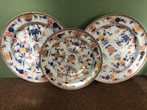 fig 1. Trio of early C18th Chinese Qing Dynasty Imari pattern porcelain dished chargers ,Kangxi mark and period.