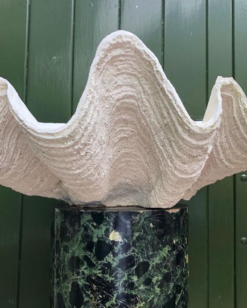 HIGHLY DECORATIVE PAIR OF EARLY C20TH COMPOSITION GIANT CLAM SHELLS OR TRIDACNA GIGANS - ADDITIONAL PHOTO 13