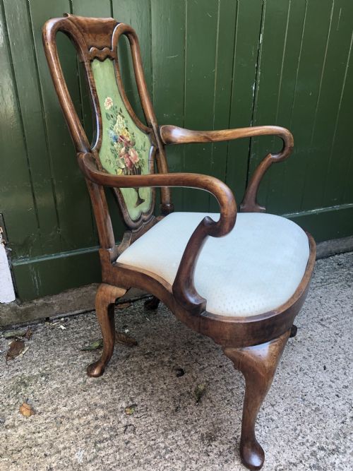 EARLY C20TH QUEEN ANNE REVIVAL WALNUT ARMCHAIR WITH A DECORATIVE PAINTED SPLAT BACK - ADDITIONAL PHOTO 6