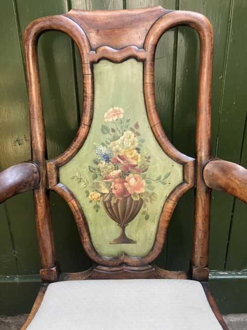 EARLY C20TH QUEEN ANNE REVIVAL WALNUT ARMCHAIR WITH A DECORATIVE PAINTED SPLAT BACK - ADDITIONAL PHOTO 8