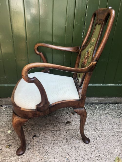 EARLY C20TH QUEEN ANNE REVIVAL WALNUT ARMCHAIR WITH A DECORATIVE PAINTED SPLAT BACK - ADDITIONAL PHOTO 13