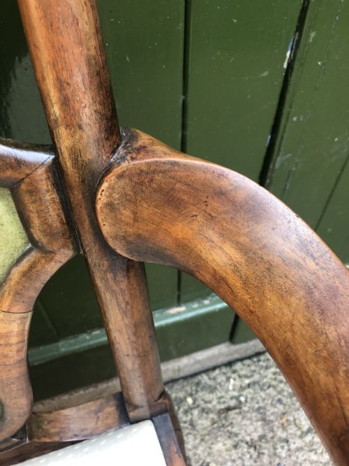 EARLY C20TH QUEEN ANNE REVIVAL WALNUT ARMCHAIR WITH A DECORATIVE PAINTED SPLAT BACK - ADDITIONAL PHOTO 15