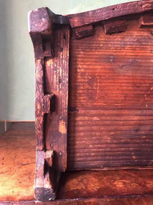 EARLY C19TH LATE GEORGE III PERIOD MINIATURE MAHOGANY BOWFRONT CHEST OF DRAWERS - ADDITIONAL PHOTO 8