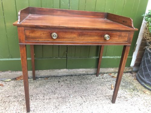 Elegant Late C18th George III Period Mahogany Dressing Table of Restrained Design.