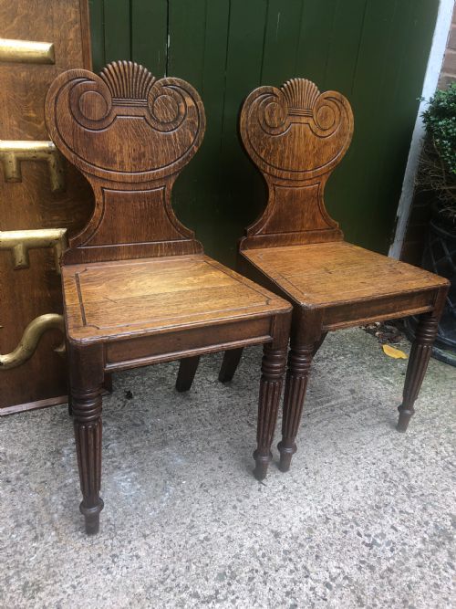 PAIR OF EARLY C19TH REGENCY PERIOD OAK HALL OR FOOTMANS CHAIRS BY GILLOWS OF LANCASTER - ADDITIONAL PHOTO 1