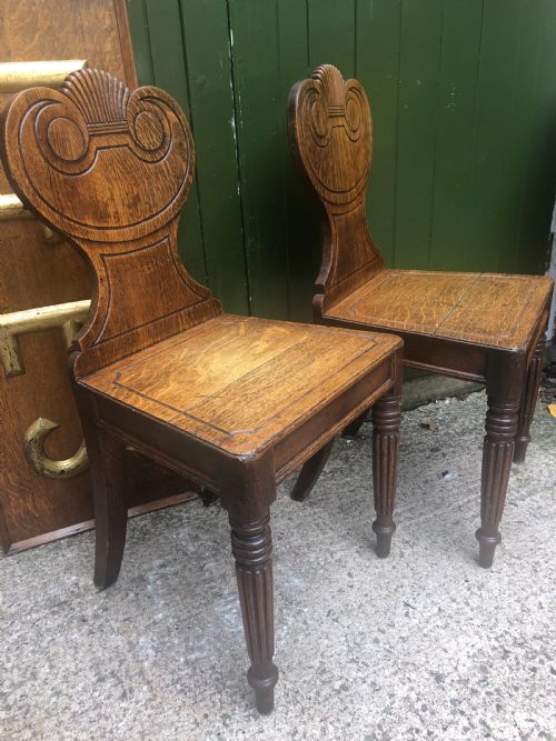 PAIR OF EARLY C19TH REGENCY PERIOD OAK HALL OR FOOTMANS CHAIRS BY GILLOWS OF LANCASTER - ADDITIONAL PHOTO 2