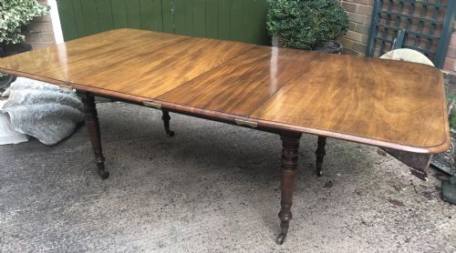 Elegant Early C19th Regency Period  Mahogany Extending Dining Table of Unusual Design and Format.