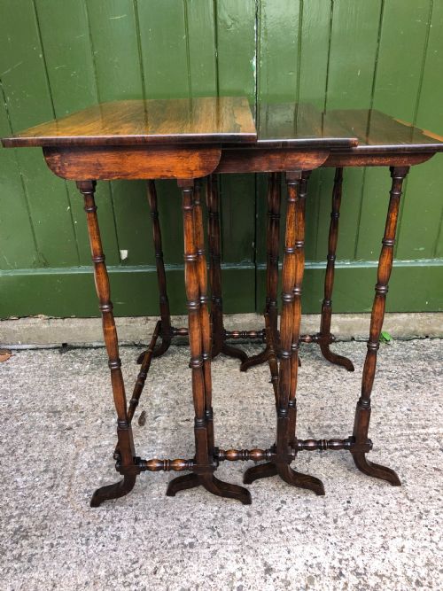 ELEGANT SET OF 3 GRADUATED EARLY C19TH REGENCY PERIOD ROSEWOOD AND SIMULATED FAUX ROSEWOOD NESTING TABLES - ADDITIONAL PHOTO 2