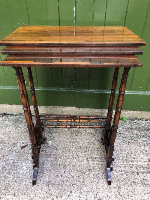 ELEGANT SET OF 3 GRADUATED EARLY C19TH REGENCY PERIOD ROSEWOOD AND SIMULATED FAUX ROSEWOOD NESTING TABLES - ADDITIONAL PHOTO 9