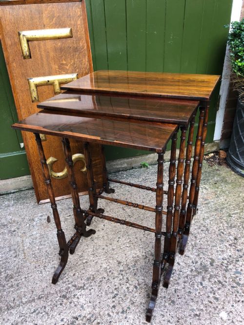 ELEGANT SET OF 3 GRADUATED EARLY C19TH REGENCY PERIOD ROSEWOOD AND SIMULATED FAUX ROSEWOOD NESTING TABLES - ADDITIONAL PHOTO 15