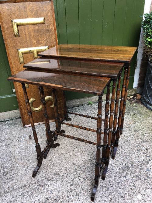 ELEGANT SET OF 3 GRADUATED EARLY C19TH REGENCY PERIOD ROSEWOOD AND SIMULATED FAUX ROSEWOOD NESTING TABLES - ADDITIONAL PHOTO 18