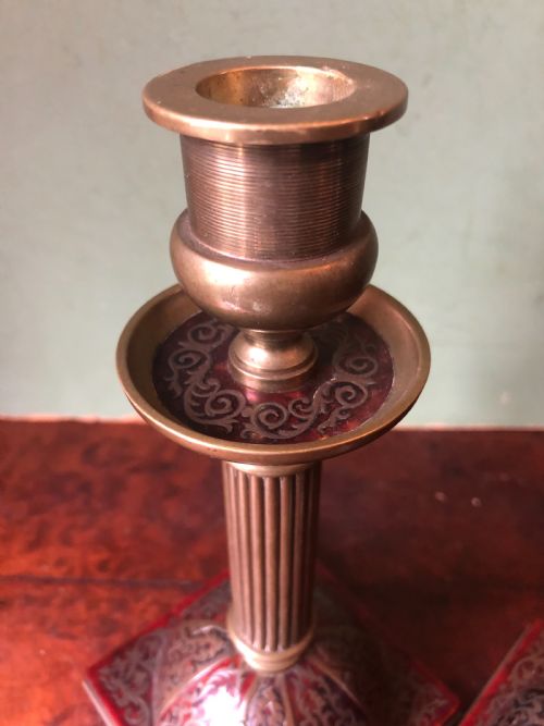 PAIR OF FINE QUALITY LATE C19TH BRASS AND SCARLET RED TORTOISESHELL BOULLEWORK CANDLESTICKS - ADDITIONAL PHOTO 9
