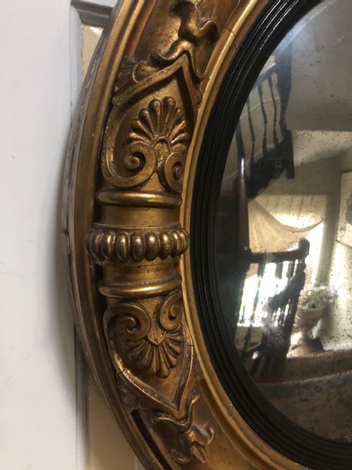 EARLY C19TH REGENCY PERIOD GILTWOOD FRAME CONVEX PLATE MIRROR OF GRECIAN REVIVAL DESIGN - ADDITIONAL PHOTO 5
