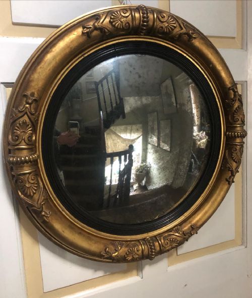 EARLY C19TH REGENCY PERIOD GILTWOOD FRAME CONVEX PLATE MIRROR OF GRECIAN REVIVAL DESIGN - ADDITIONAL PHOTO 8