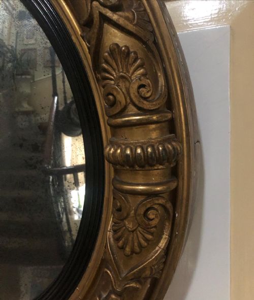 EARLY C19TH REGENCY PERIOD GILTWOOD FRAME CONVEX PLATE MIRROR OF GRECIAN REVIVAL DESIGN - ADDITIONAL PHOTO 9