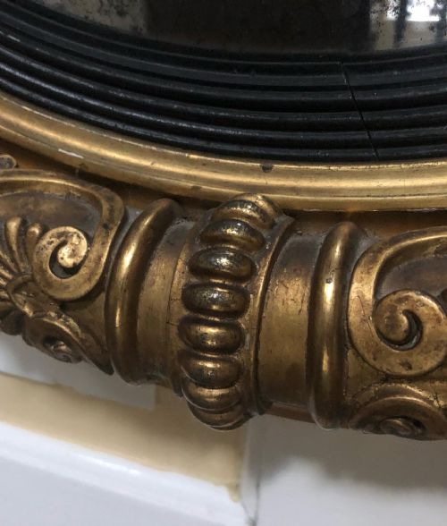 EARLY C19TH REGENCY PERIOD GILTWOOD FRAME CONVEX PLATE MIRROR OF GRECIAN REVIVAL DESIGN - ADDITIONAL PHOTO 10