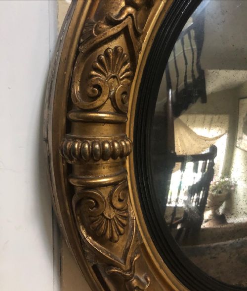 EARLY C19TH REGENCY PERIOD GILTWOOD FRAME CONVEX PLATE MIRROR OF GRECIAN REVIVAL DESIGN - ADDITIONAL PHOTO 14