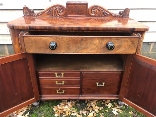 EARLY C19TH WILLIAM IV PERIOD MAHOGANY SERVING BUFFET OF UNUSUAL DESIGN - ADDITIONAL PHOTO 6