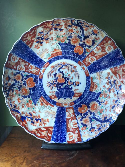 fig 1. Late C19th Japanese Meiji period porcelain charger decorated in the Imari palette.