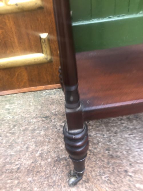 ELEGANT EARLY C19TH GEORGE III PERIOD MAHOGANY ETAGERE OF COMPACT SCALE - ADDITIONAL PHOTO 4