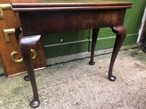 MID C18TH GEORGE II PERIOD MAHOGANY FOLDOVER GAMING TABLE - ADDITIONAL PHOTO 8