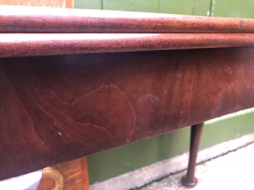 MID C18TH GEORGE II PERIOD MAHOGANY FOLDOVER GAMING TABLE - ADDITIONAL PHOTO 10