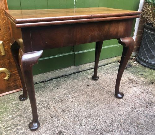 MID C18TH GEORGE II PERIOD MAHOGANY FOLDOVER GAMING TABLE - ADDITIONAL PHOTO 13
