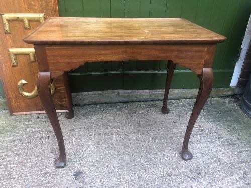 Mid C18th George II Period Irish Mahogany ‘Silver’ Table .