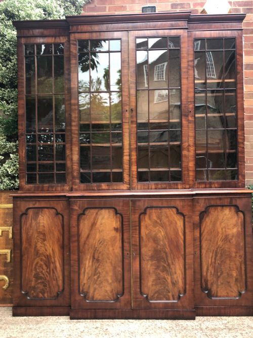 FINE EARLY C19TH GEORGE IV PERIOD MAHOGANY BREAKFRONT LIBRARY BOOKCASE - ADDITIONAL PHOTO 1