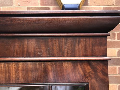 FINE EARLY C19TH GEORGE IV PERIOD MAHOGANY BREAKFRONT LIBRARY BOOKCASE - ADDITIONAL PHOTO 10