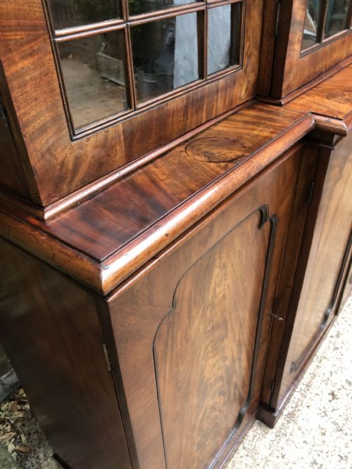 FINE EARLY C19TH GEORGE IV PERIOD MAHOGANY BREAKFRONT LIBRARY BOOKCASE - ADDITIONAL PHOTO 13