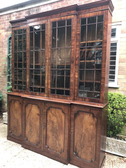 FINE EARLY C19TH GEORGE IV PERIOD MAHOGANY BREAKFRONT LIBRARY BOOKCASE - ADDITIONAL PHOTO 16