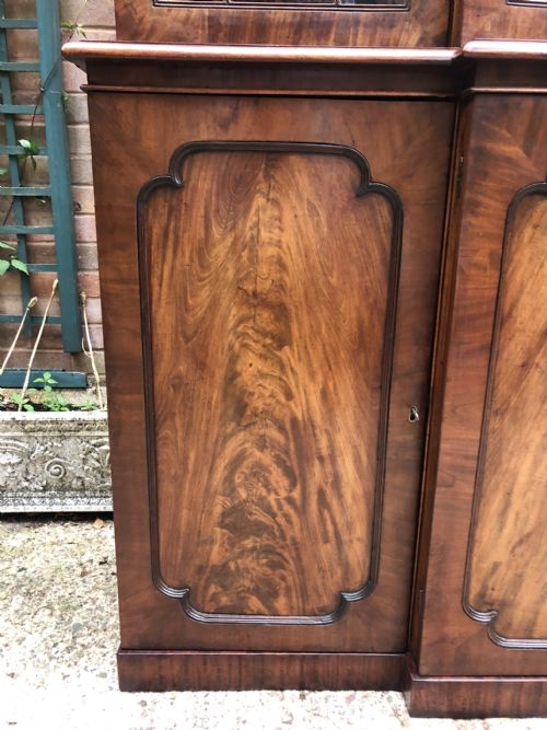 FINE EARLY C19TH GEORGE IV PERIOD MAHOGANY BREAKFRONT LIBRARY BOOKCASE - ADDITIONAL PHOTO 19