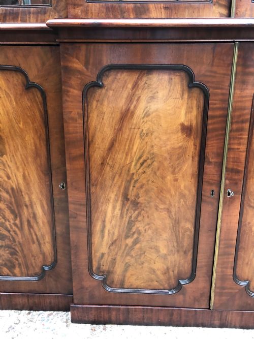 FINE EARLY C19TH GEORGE IV PERIOD MAHOGANY BREAKFRONT LIBRARY BOOKCASE - ADDITIONAL PHOTO 20