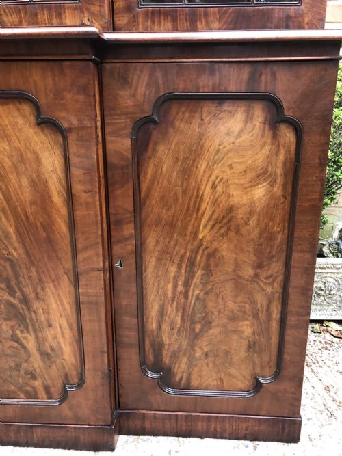 FINE EARLY C19TH GEORGE IV PERIOD MAHOGANY BREAKFRONT LIBRARY BOOKCASE - ADDITIONAL PHOTO 22