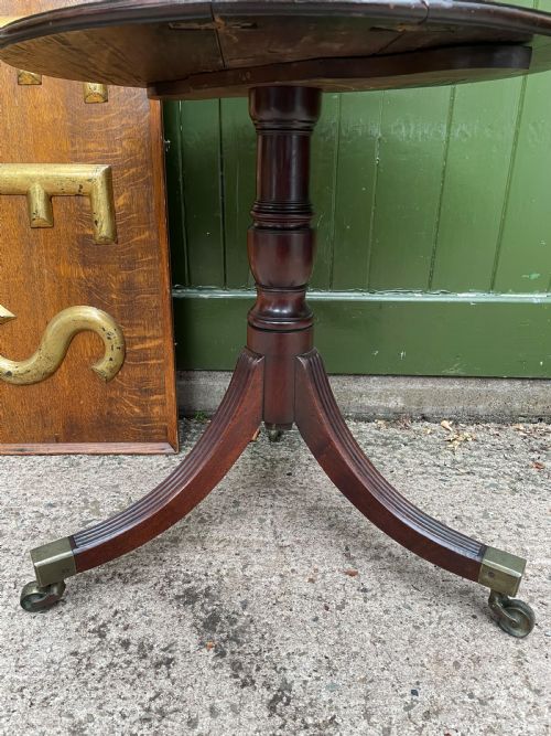 LATE C18TH EARLY C19TH GEORGE III PERIOD CIRCULAR MAHOGANY FOLDDOWN DUMBWAITER - ADDITIONAL PHOTO 3