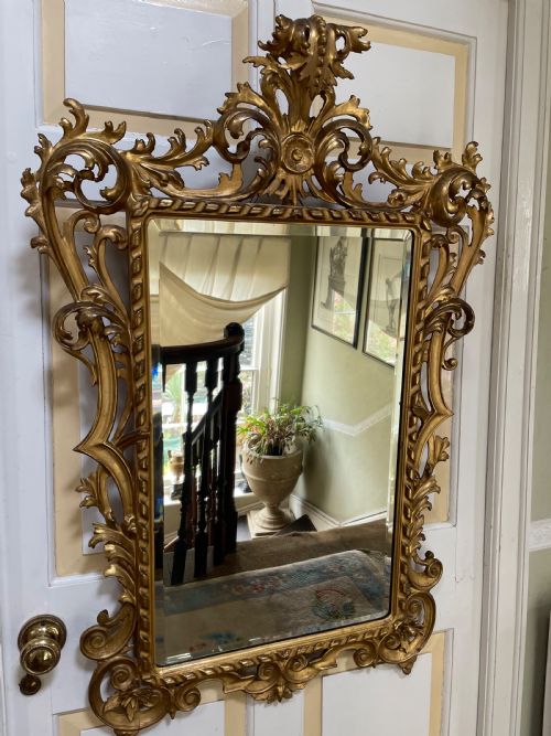 Fine Quality Late C19th Italian Carved Gilt-wood Venetian-style Mirror.