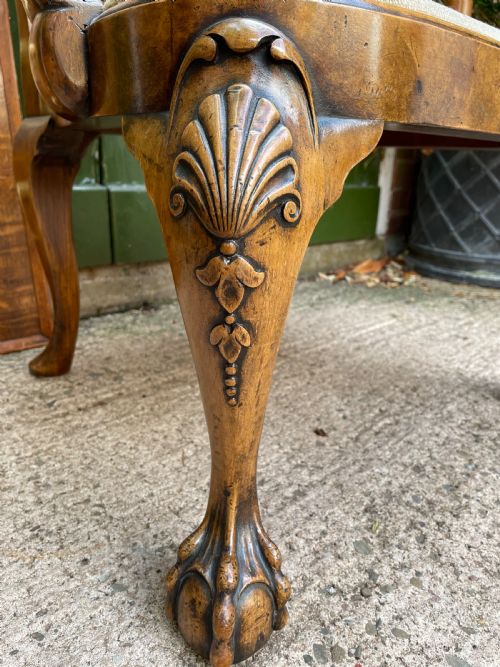 A FINE QUALITY EARLY C20TH GEORGE II PERIOD REVIVAL WALNUT ARMCHAIR - ADDITIONAL PHOTO 10