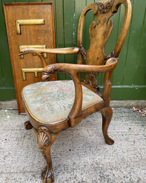 A FINE QUALITY EARLY C20TH GEORGE II PERIOD REVIVAL WALNUT ARMCHAIR - ADDITIONAL PHOTO 19