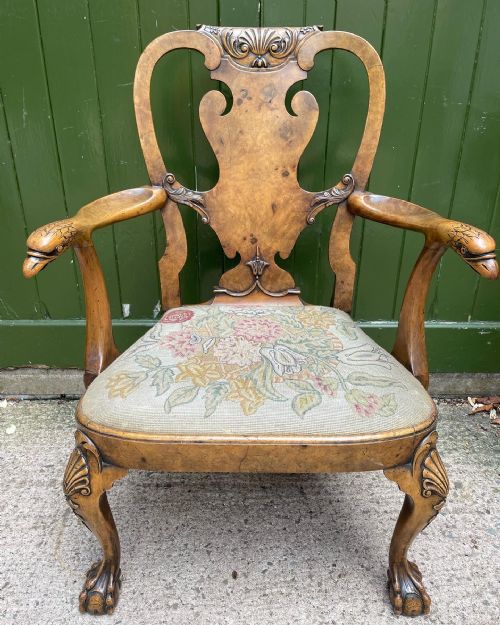 A FINE QUALITY EARLY C20TH GEORGE II PERIOD REVIVAL WALNUT ARMCHAIR - ADDITIONAL PHOTO 21