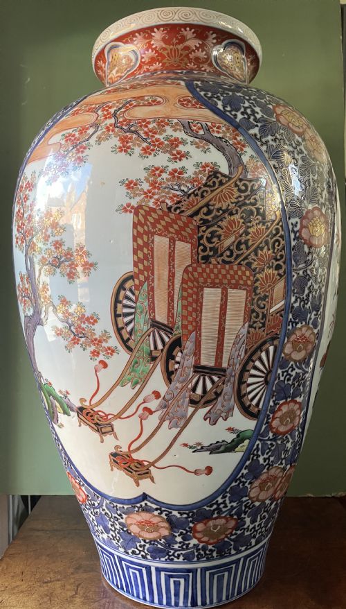 LARGE LATE C19TH JAPANESE MEIJI PERIOD PORCELAIN VASE DECORATED IN THE IMARI PALETTE - ADDITIONAL PHOTO 2