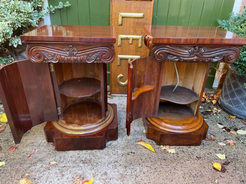 RARE MATCHED PAIR OF EARLY C19TH WILLIAM IV MAHOGANY WASHSTANDS OR BEDSIDE TABLES OF CLASSICAL ARCHITECTURAL FORM - ADDITIONAL PHOTO 5