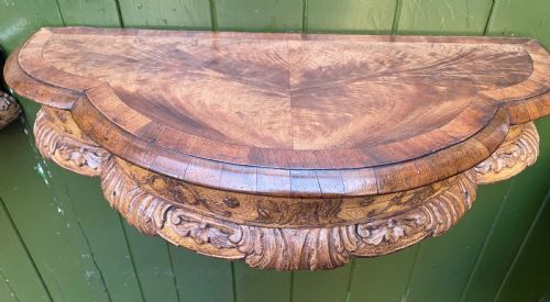 PAIR OF LATE C19TH GEORGE I PERIOD REVIVAL CARVED WALNUT AND PARCELGILT CONSOLE TABLES AND MIRRORS - ADDITIONAL PHOTO 7