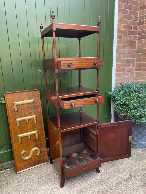ELEGANT LATE C18TH GEORGE III PERIOD MAHOGANY ETAGERE OF UNUSUAL FORMAT - ADDITIONAL PHOTO 7