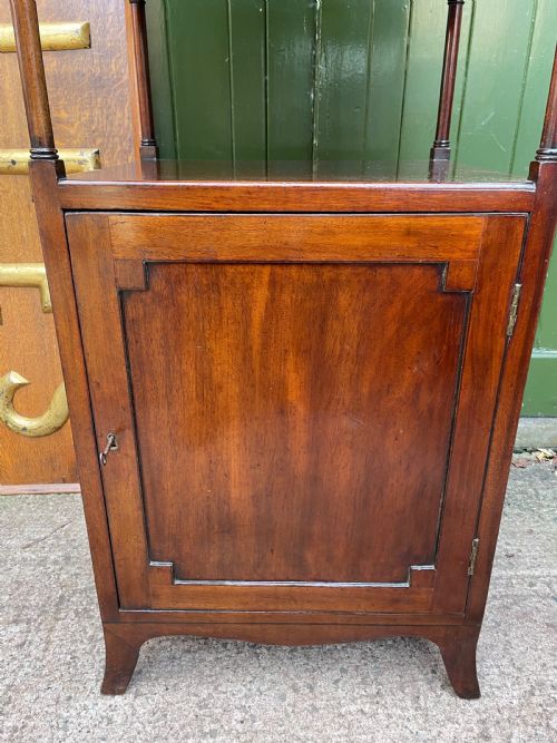 ELEGANT LATE C18TH GEORGE III PERIOD MAHOGANY ETAGERE OF UNUSUAL FORMAT - ADDITIONAL PHOTO 8