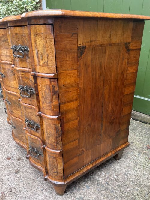 MID C18TH GERMAN SERPENTINE OUTLINE WALNUT BAROQUE PERIOD COMMODE - ADDITIONAL PHOTO 12